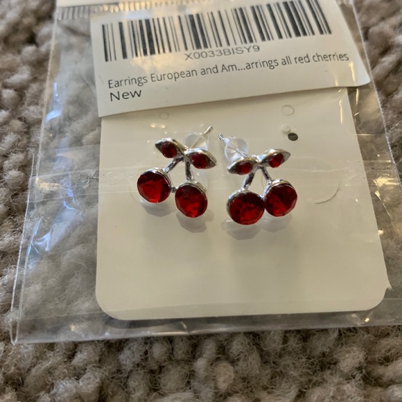 Jewelry - Cute little cherry earrings